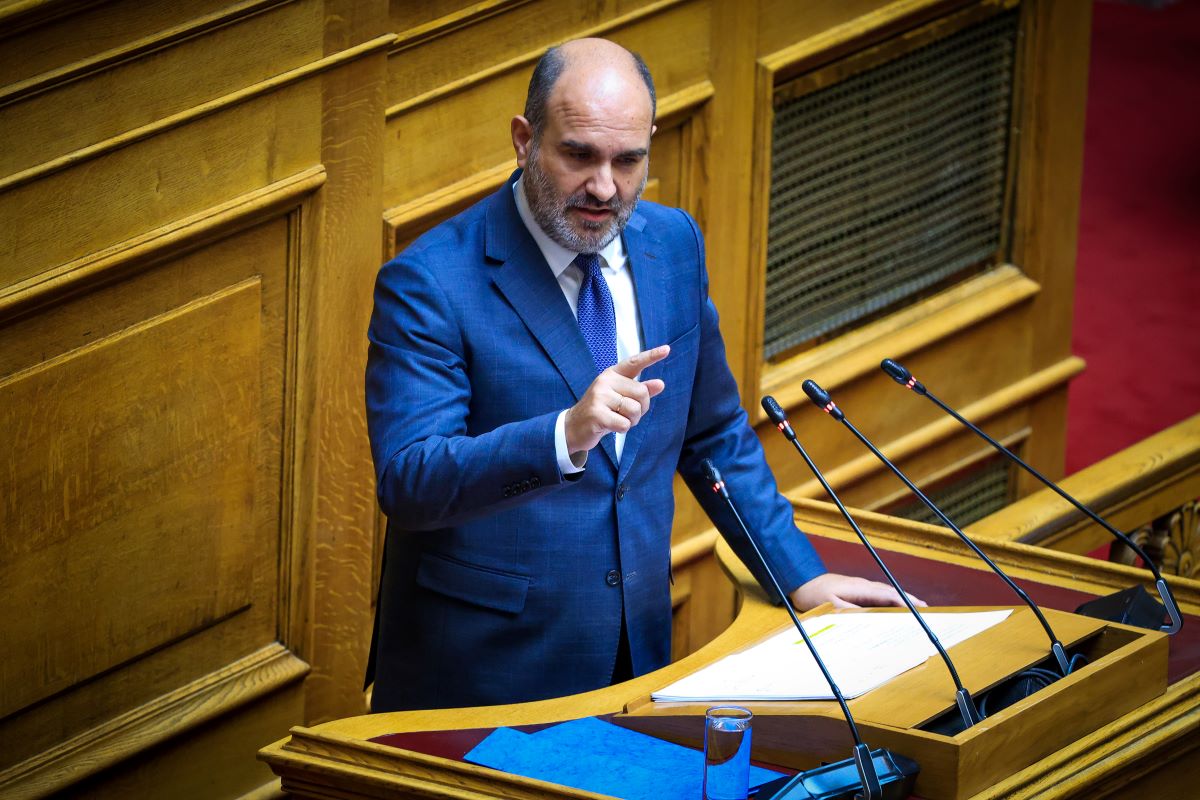 Ο Δημήτρης Μαρκόπουλος στη Βουλή