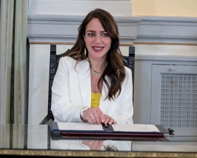 Η υπουργός Κοινωνικής Συνοχής και Οικογένειας, Δόμνα Μιχαηλίδου (ΔΗΜΗΤΡΑ ΚΟΥΤΡΑ