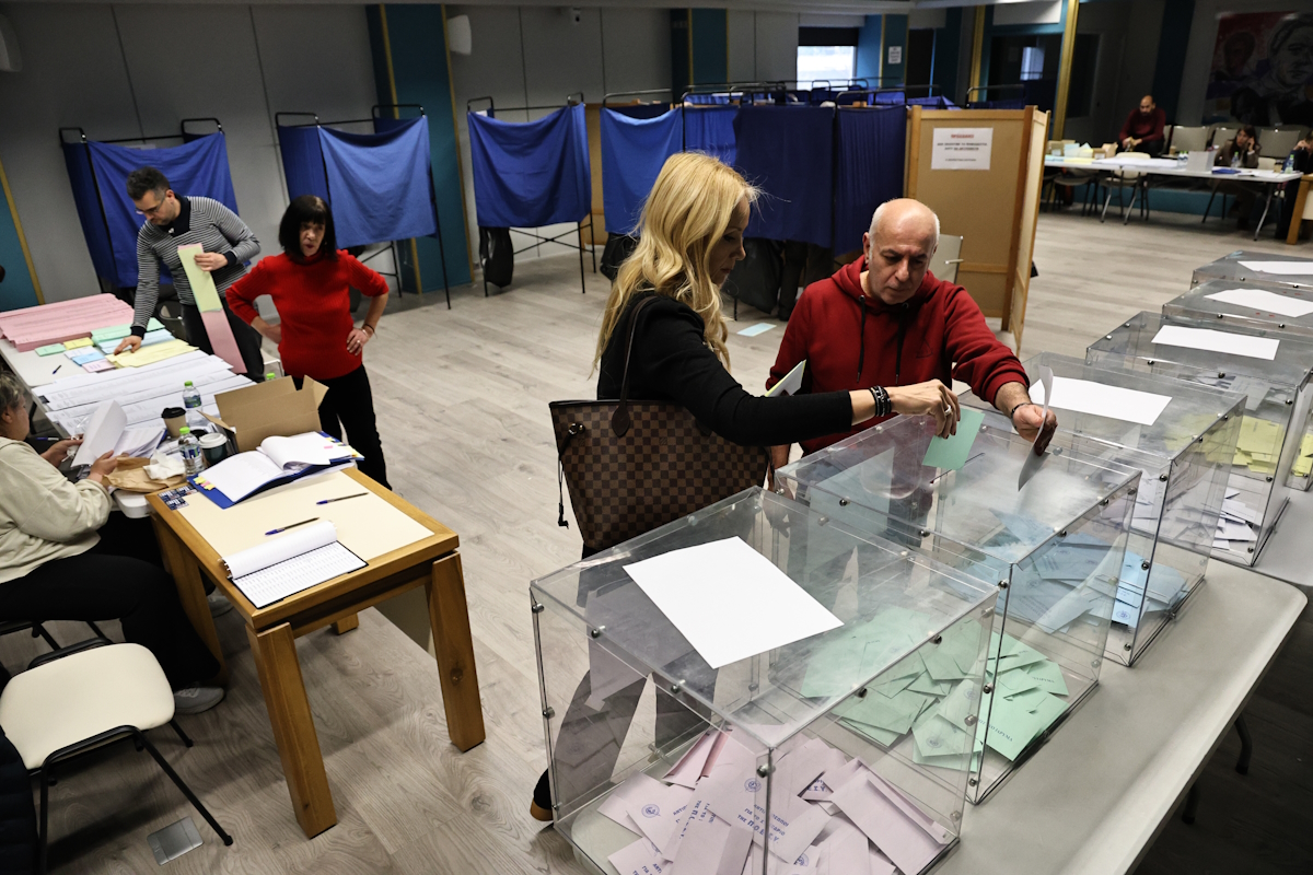 Στιγμιότυπο από τις εκλογές για την ανάδειξη νέου διοικητικού συμβουλίου της ΕΣΗΕΑ