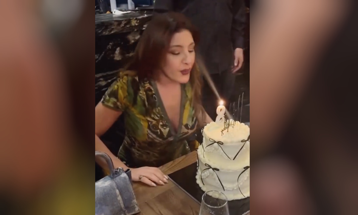 H Έλενα Παπαρίζου έγινε 44 και έσβησε κεράκι με το 8 στην τούρτα της - Δείτε βίντεο