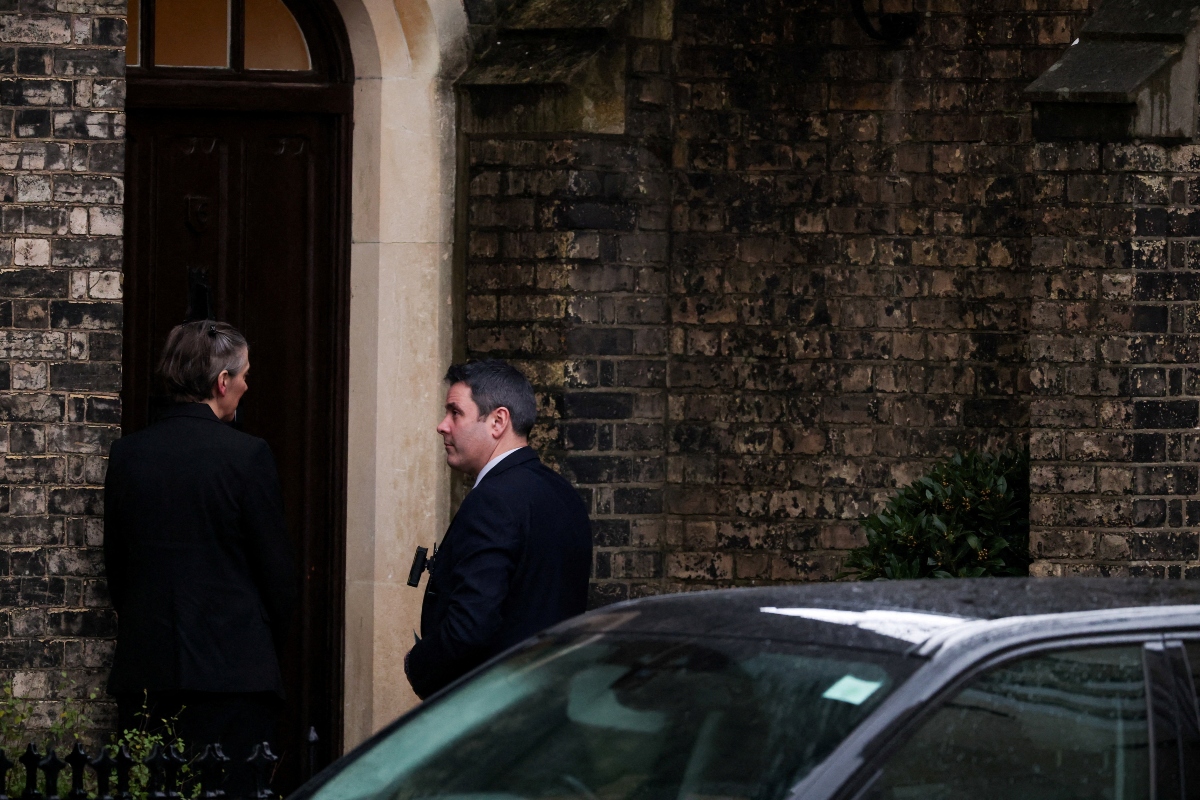 Οι έρευνες στα σπίτια του Μάντελσον