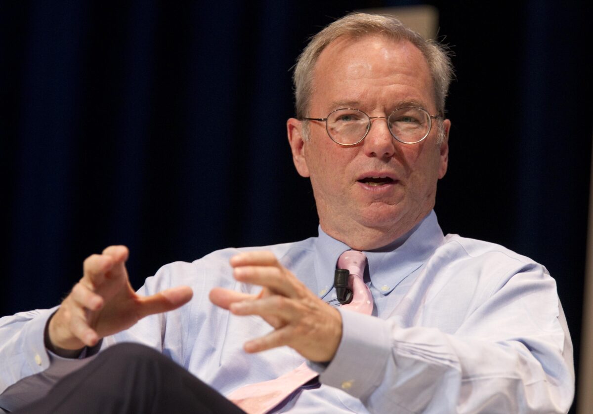 Ο 70χρονος δισεκατομμυριούχος και πρώην επικεφαλής της Google, Έρικ Σμιντ, 