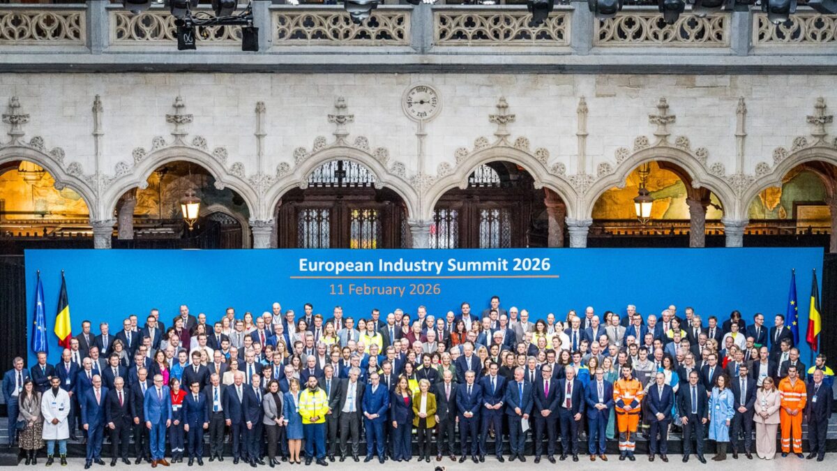 european-industry-summit-2026-family-photo-acea