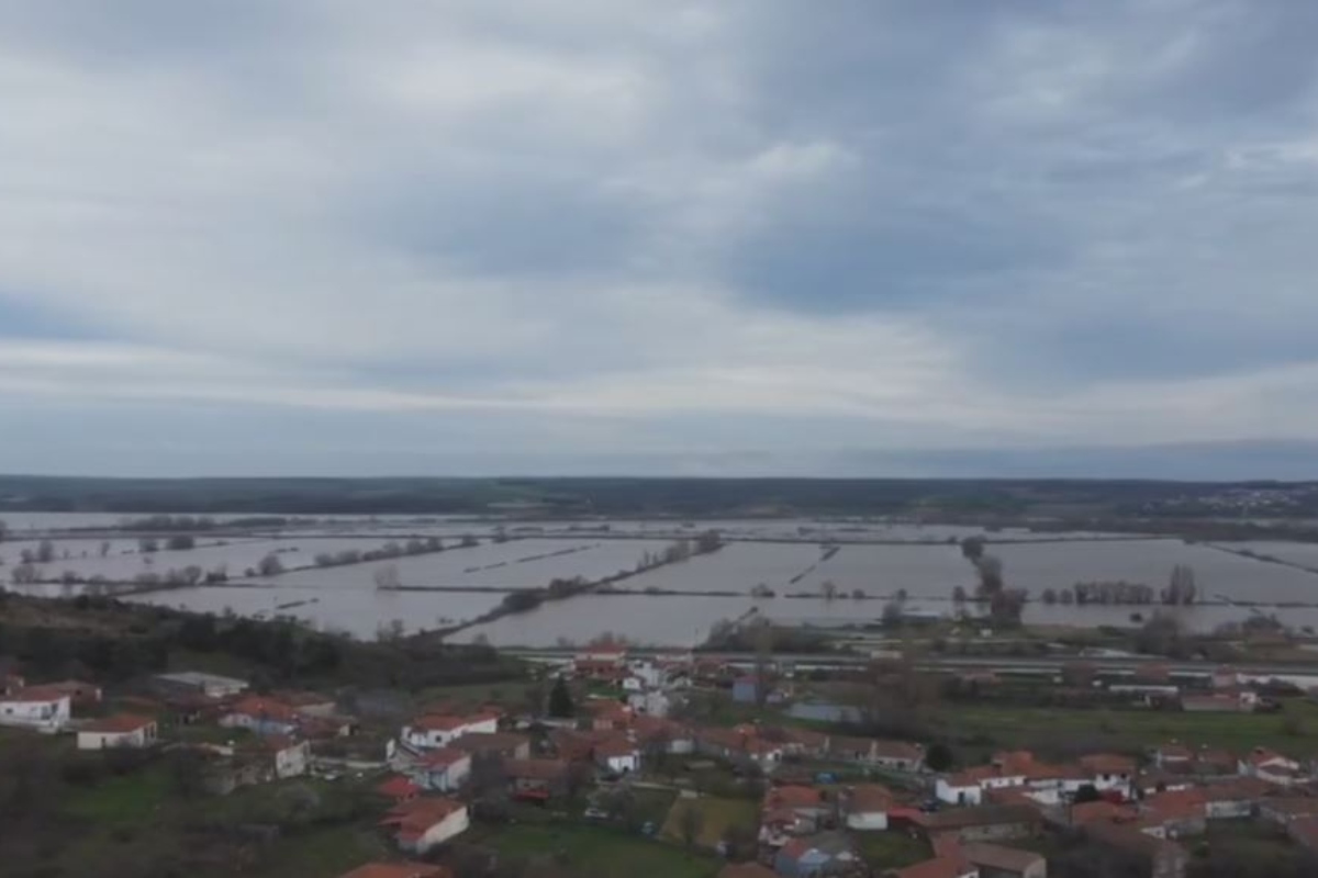 Σε «Red Code» ο Έβρος από τις πλημμύρες: Μήνυμα 112 στα Λάβαρα για την υπερχείλιση του ποταμού