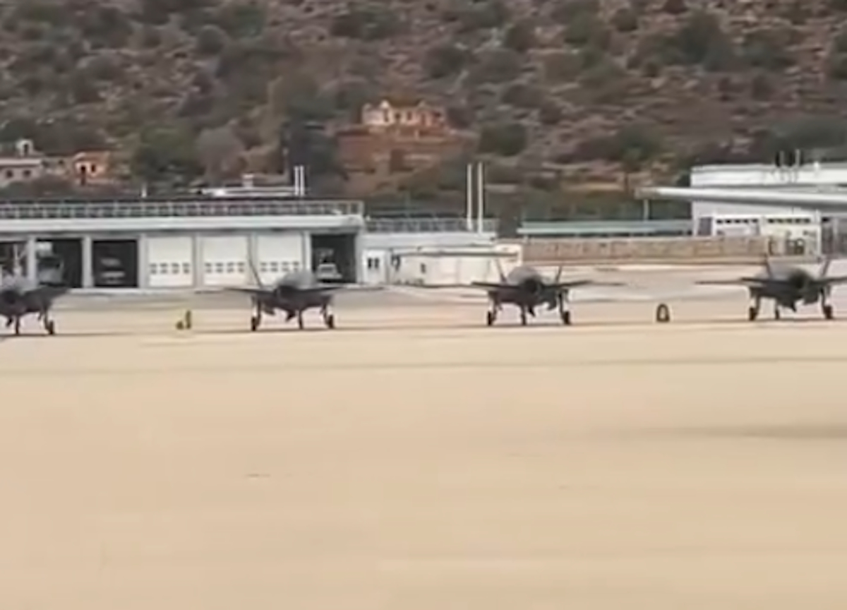 Αμερικανικά stealth μαχητικά αεροσκάφη τύπου F-35 στην αεροπορική βάση της Σούδας