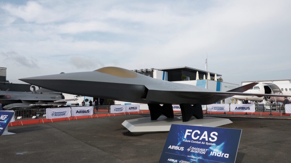 Μοντέλο εκθέματος του νέου stealth μαχητικού αεροσκάφους τύπου FCAS