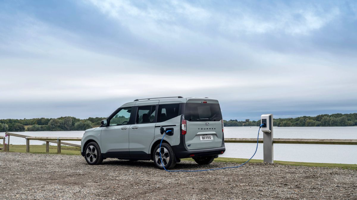 ford-e-tourneo-courier