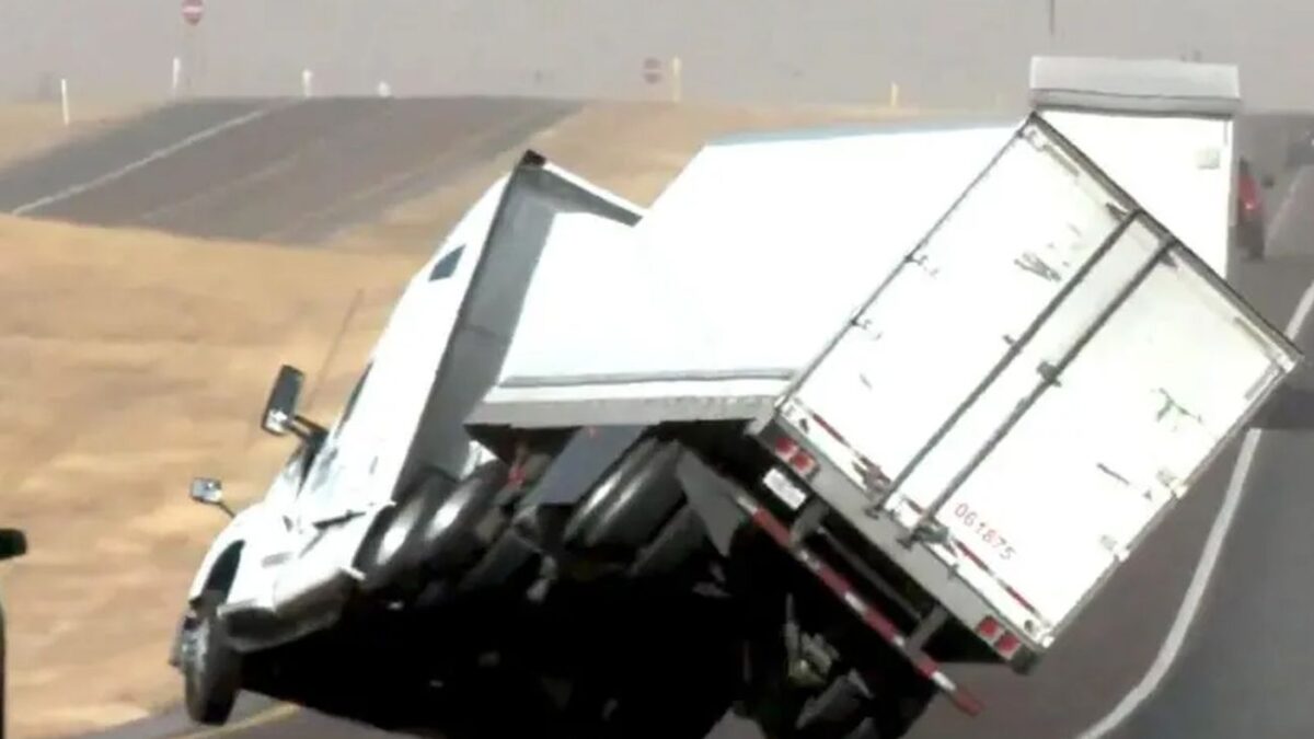 Η νταλίκα που αναποδογύρισε στο Τέξας