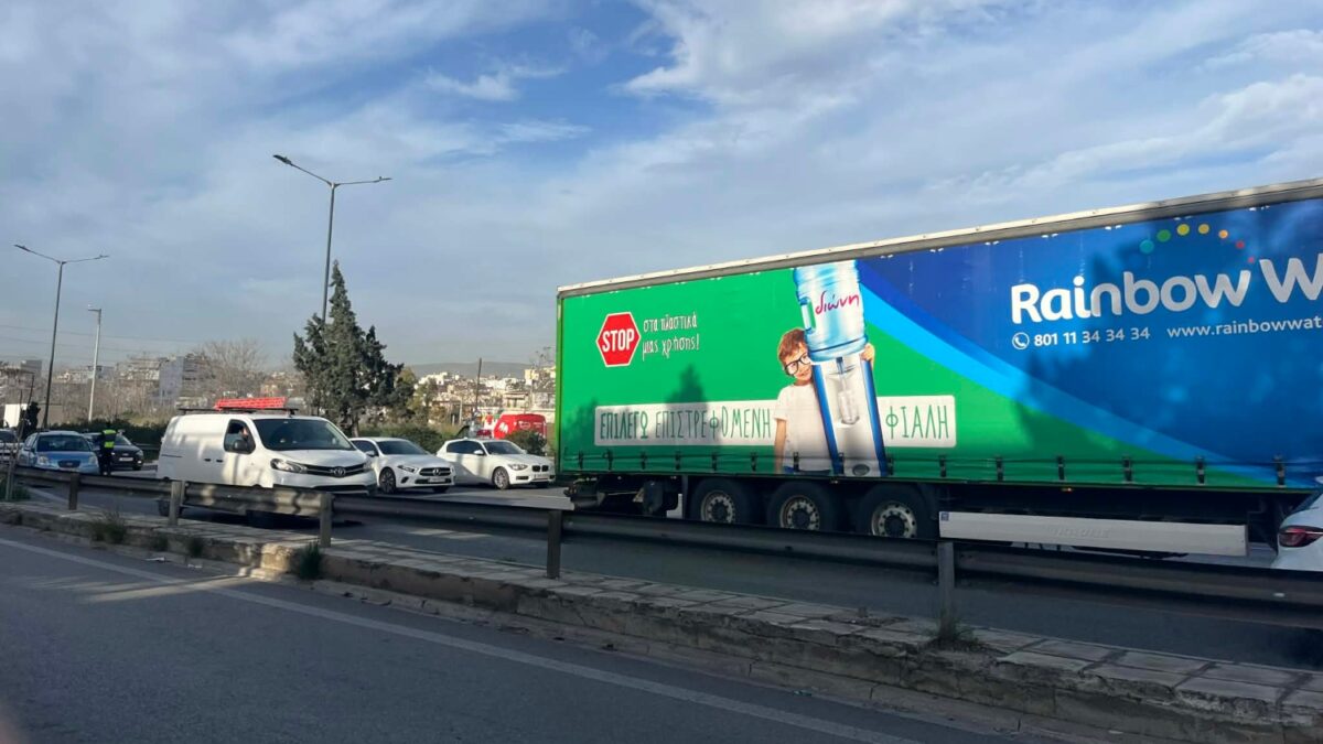 Κίνηση στους δρόμους: Ουρές χιλιομέτρων στον Κηφισό – Ακινητοποιήμενα τα οχήματα σε Αθηνών και Κηφισίας