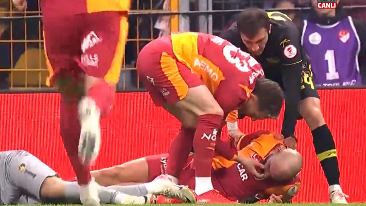 Ανατριχιαστική εναέρια σύγκρουση στο Γαλατάσαραϊ – Ινσταμπούλσπορ, ο Γιλμάζ έτρεξε και τράβηξε τη γλώσσα του Κουτουτσού