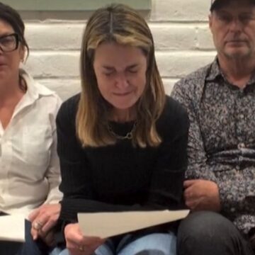 Με δάκρυα στα μάτια η Σαβάνα Γκάθρι εκλιπαρεί για την επιστροφή της μητέρας της