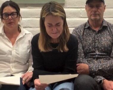 Με δάκρυα στα μάτια η Σαβάνα Γκάθρι εκλιπαρεί για την επιστροφή της μητέρας της