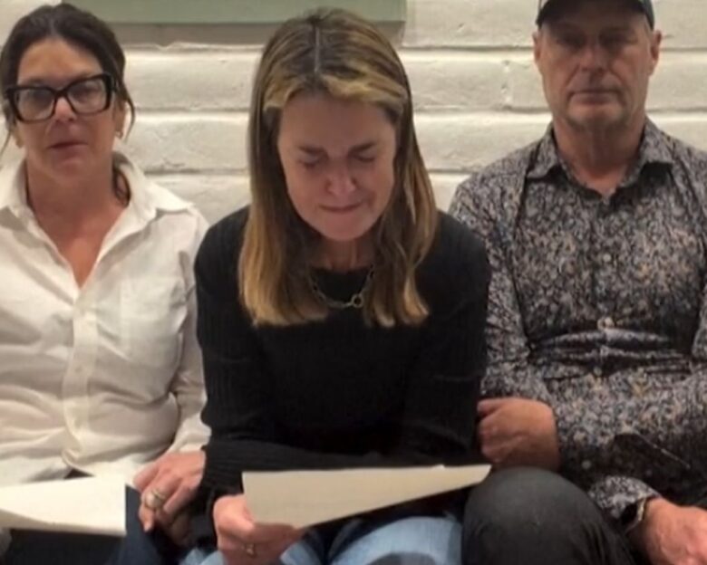 Με δάκρυα στα μάτια η Σαβάνα Γκάθρι εκλιπαρεί για την επιστροφή της μητέρας της