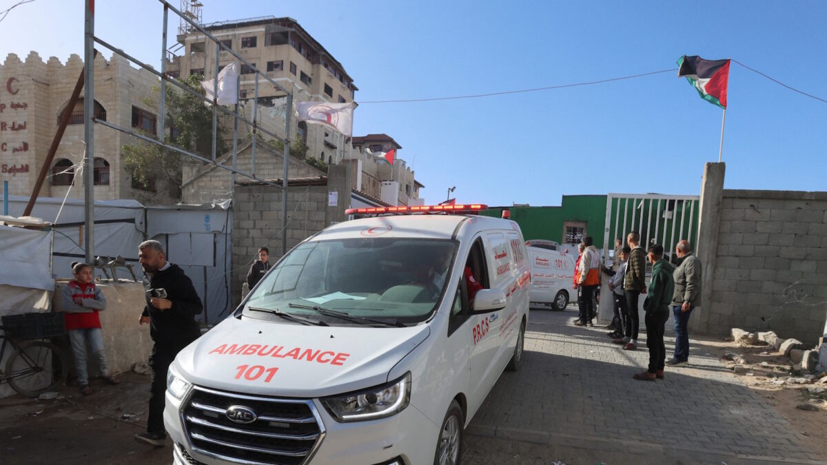 Ασθενοφόρο που μεταφέρει ασθενείς στην Αίγυπτο