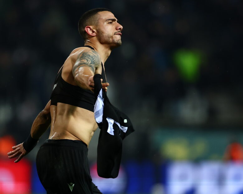 Ο Γιώργος Γιακουμάκης πανηγυρίζει το γκολ του στο ΠΑΟΚ - Παναθηναϊκός