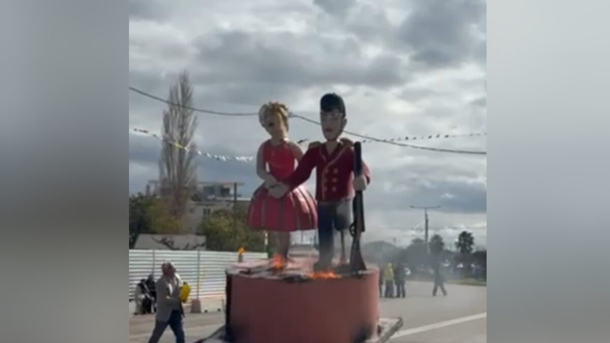 Κάψιμο καρνάβαλου στη Γλυφάδα