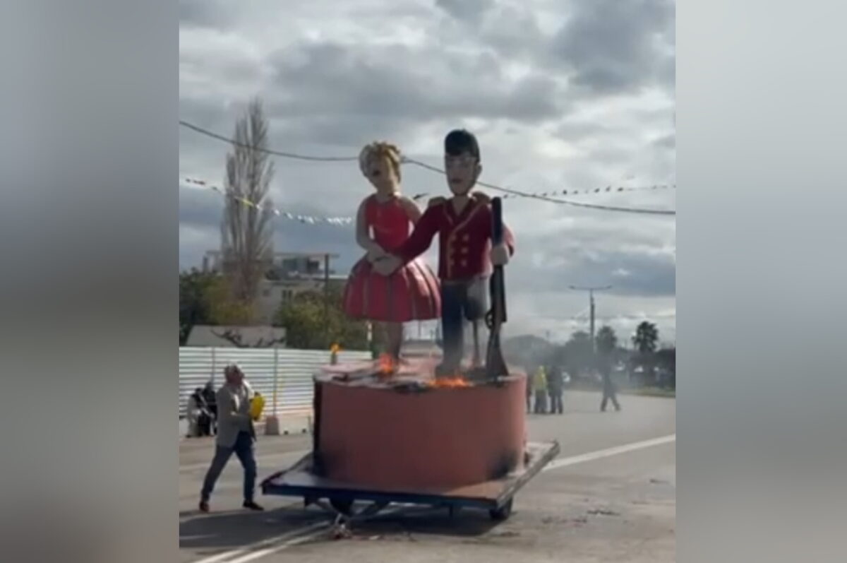 Κάψιμο καρνάβαλου στη Γλυφάδα