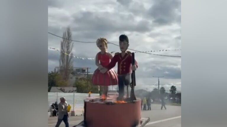 Κάψιμο καρνάβαλου στη Γλυφάδα