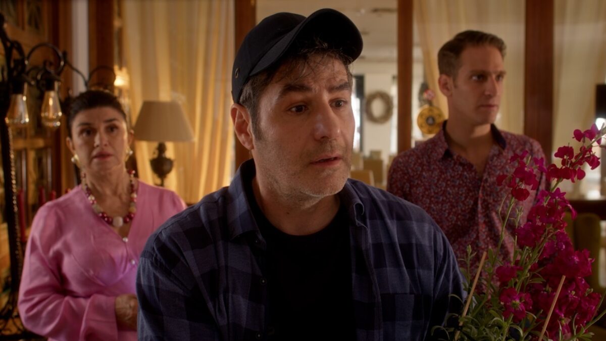 Hotel Elvira – επόμενα επεισόδιο: Η Ελβίρα μαθαίνει την αληθινή ιστορία του Χάρι και εξομολογούνται τον έρωτά τους