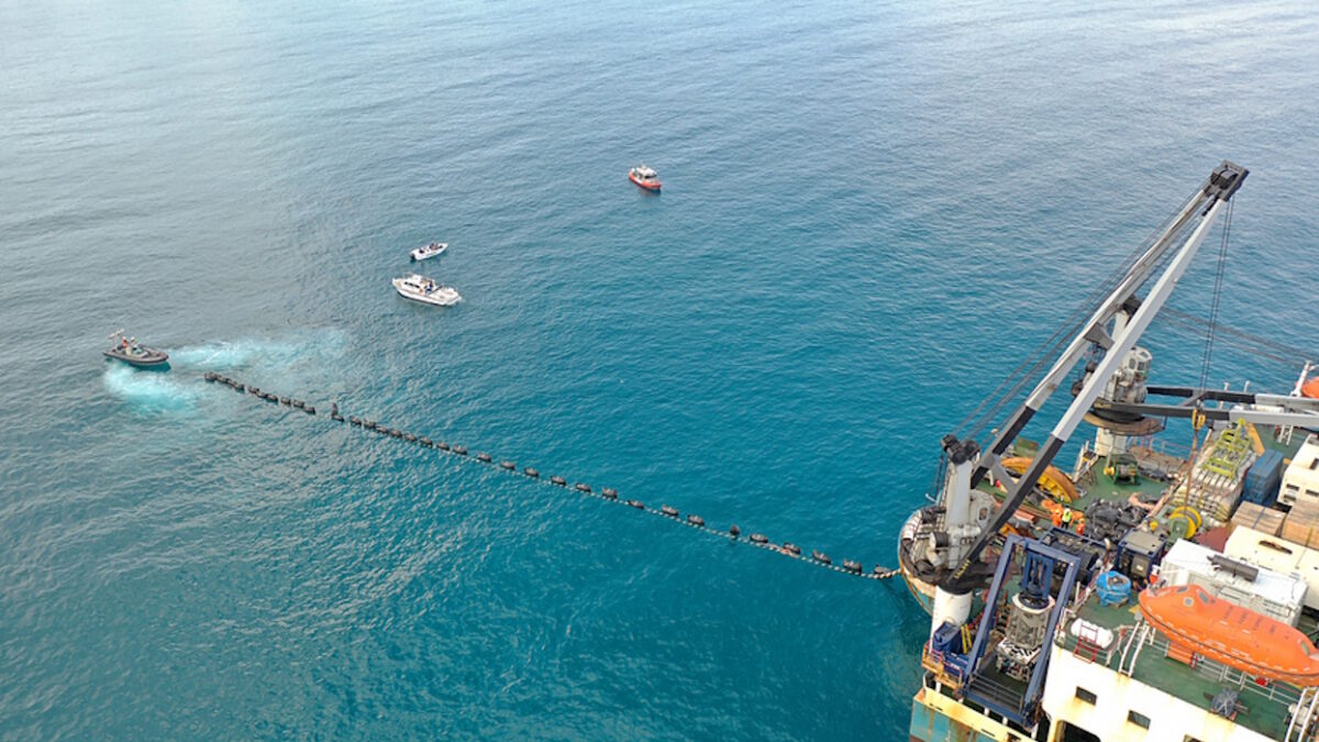 Πόντιση υποβρύχιου καλωδίου