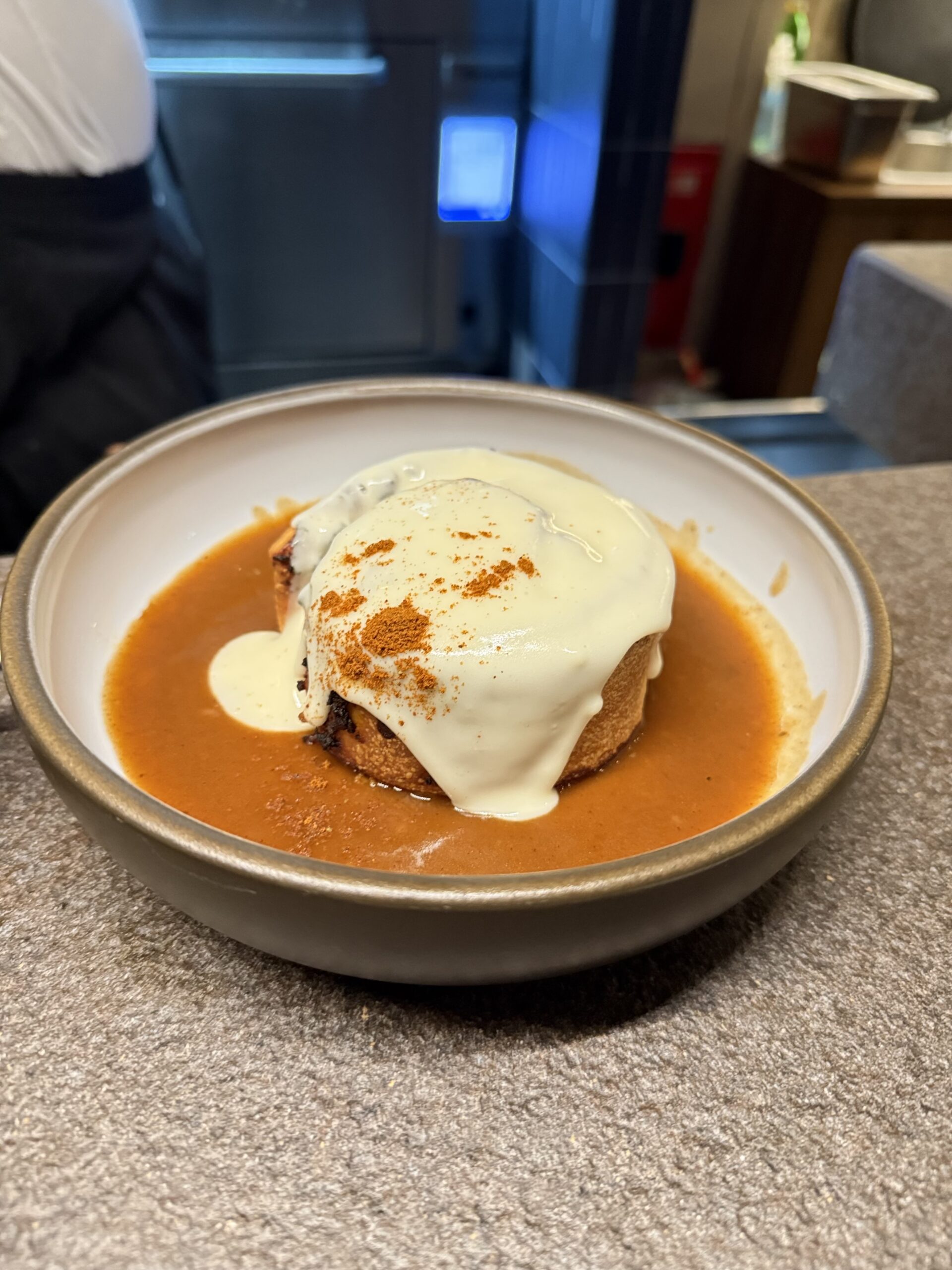 O κόκορας παστιτσάδα παίρνει μια ιδιαίτερη μορφή που παραπέμπει σε cinnamon roll.