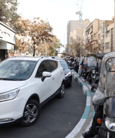 Ιρανοί φουλάρουν τα ντεπόζιτα εν μέσω πολεμικής σύγκρουσης με τις ΗΠΑ