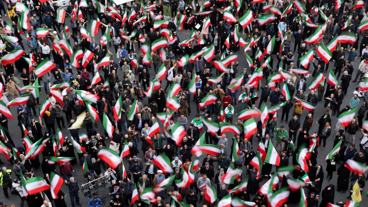 Ιρανοί διαδηλωτές διαμαρτύρονται για τις αμερικανο-ισραηλινές επιθέσεις στην Τεχεράνη