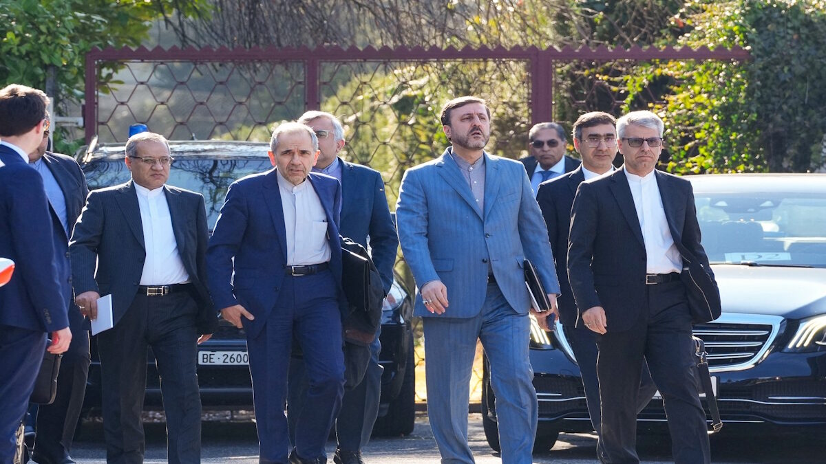 Η ιρανική διαπραγματευτική αντιπροσωπεία στις συνομιλίες με τις ΗΠΑ στη Γενεύη