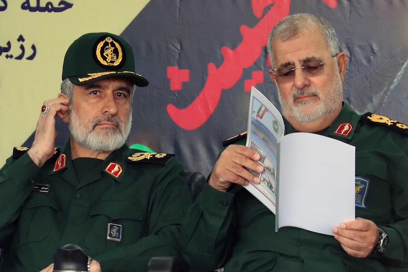 Iran’s top military officers killed in Israeli strikes Ο διοικητής των Φρουρών της Ισλαμικής Επανάστασης του Ιράν, στρατηγός Μοχάμεντ Πακπούρ (αριστερά) και ο υπουργός άμυνας του Ιράν Αμίρ Νασιρζαντέχ (δεξιά) / EPA / ABEDIN TAHERKENAREH