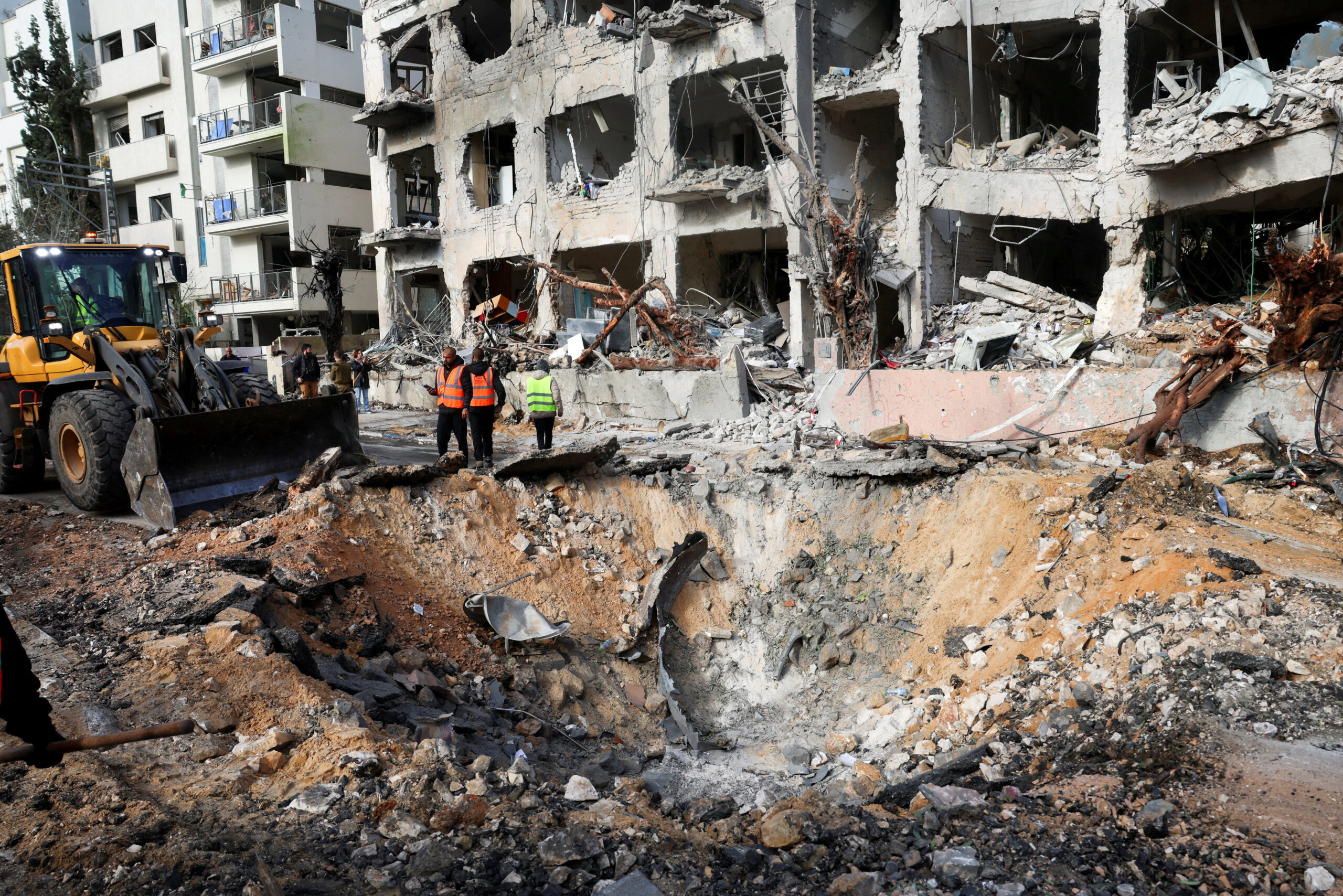 Aftemath of Iranian missile strike, after Israel and the U.S. launched strikes on Iran REUTERS/Ronen Zvulun