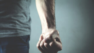 Κολωνάκι: Πυγμάχος πορτιέρης χτύπησε άγρια και «συνέθλιψε» το κρανίο επιχειρηματία – Μπήκε φυλακή μετά από 14 χρόνια