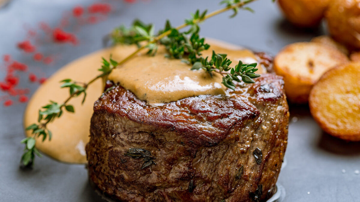 Μοσχαρίσιο φιλέτο με σάλτσα κονιάκ