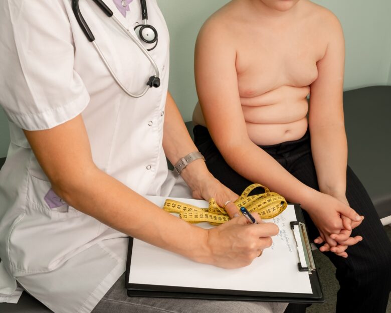 «Προλαμβάνω»: Αισιόδοξα τα αποτελέσματα για τη μάχη κατά της παιδικής παχυσαρκίας – Ξεκίνησαν δωρεάν εξετάσεις για τους νεφρούς