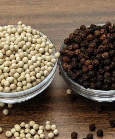 Λευκό και μαύρο πιπέρι