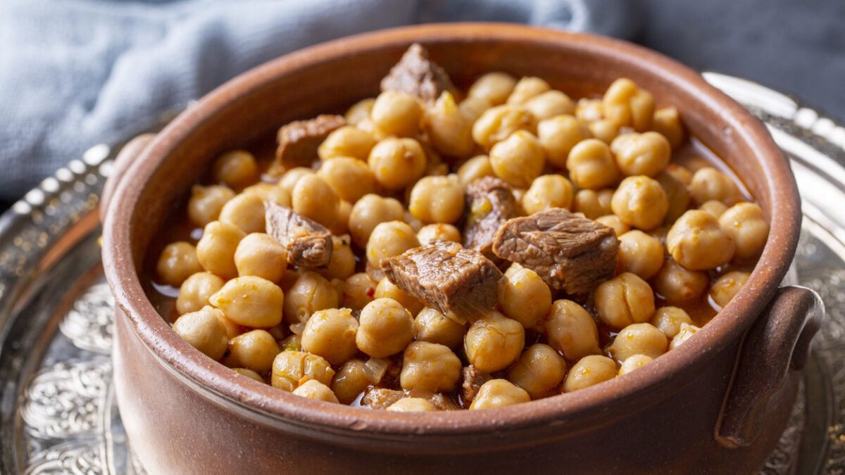 Μοσχάρι κοκκινιστό με ρεβίθια