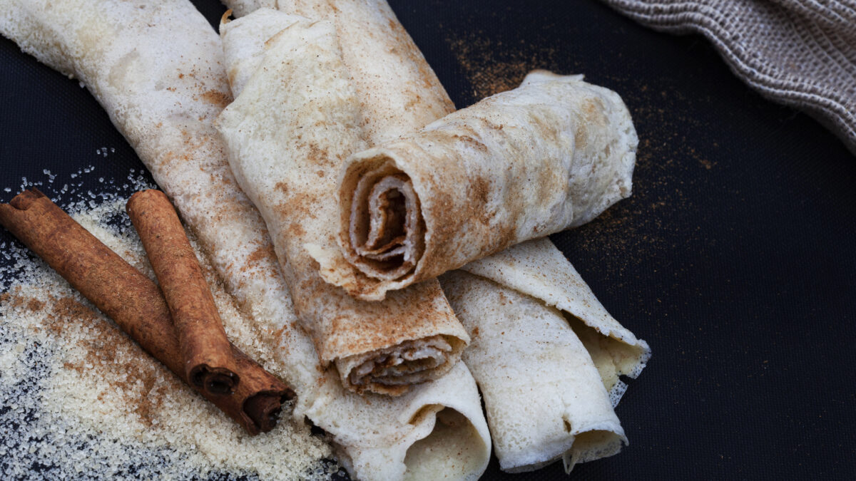 Ρολάκια με κανελοζάχαρη