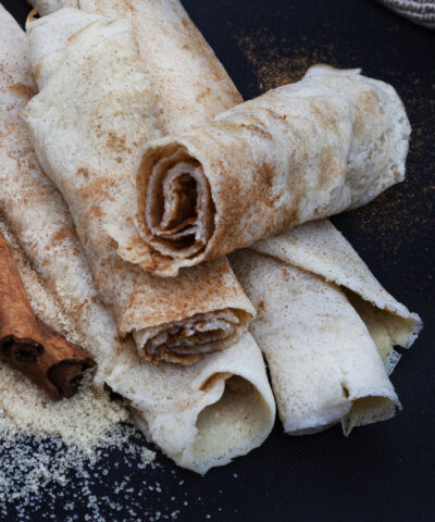 Ρολάκια με κανελοζάχαρη