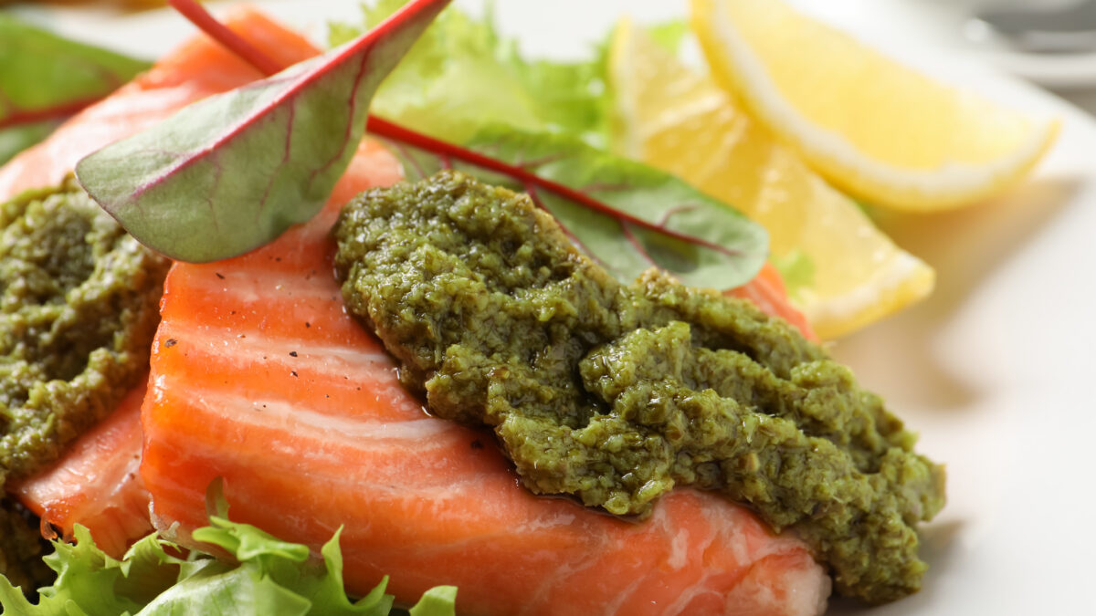 Σολομός με πέστο