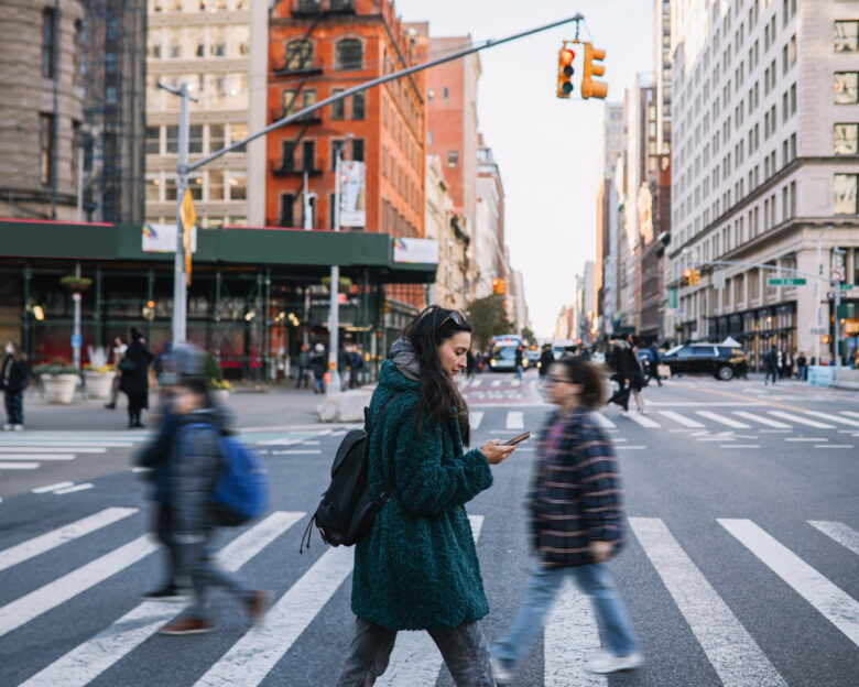 Woman in her 30s commuting through the streets of Manhattan, New York City.