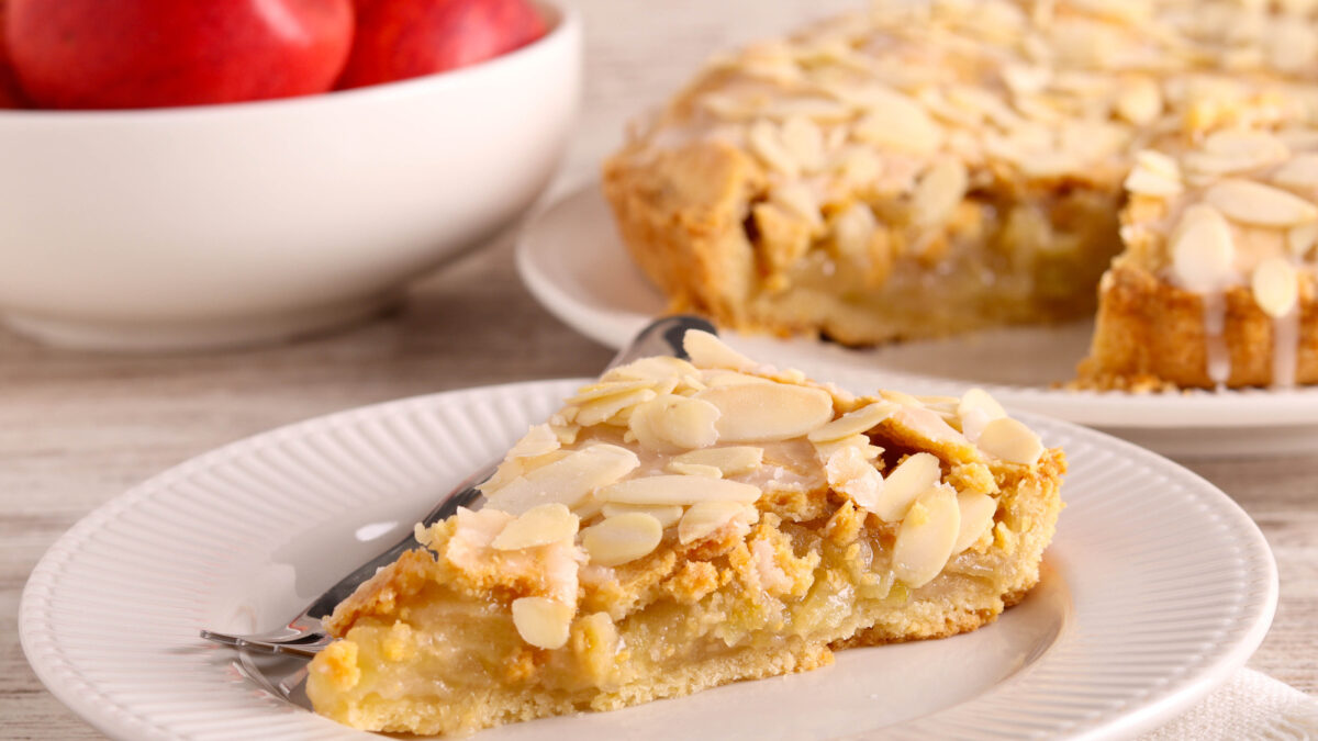Fresh apple tart with almond topping