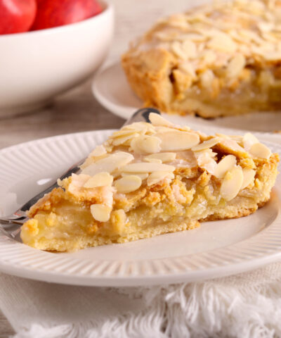 Fresh apple tart with almond topping
