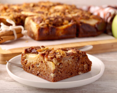 Apple and walnut spicy cake with streusel topping