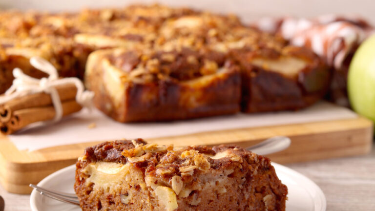 Apple and walnut spicy cake with streusel topping