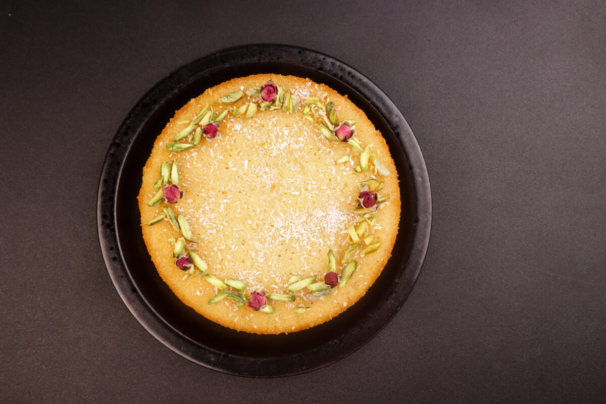 Κέικ με ροδόνερο και κάρδαμο