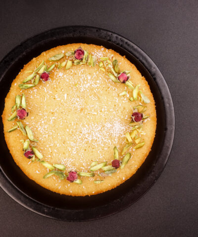 Κέικ με ροδόνερο και κάρδαμο