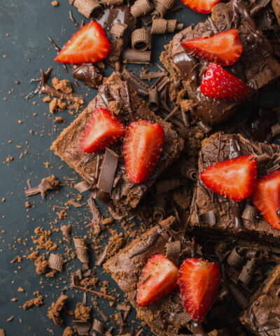 Βrownie με φράουλες και σοκολάτα