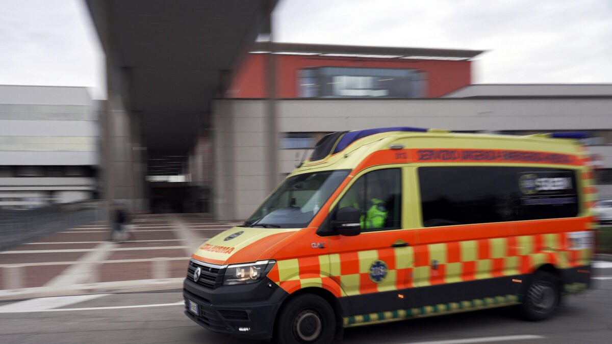 Ασθενοφόρο έξω από ιταλικό νοσοκομείο