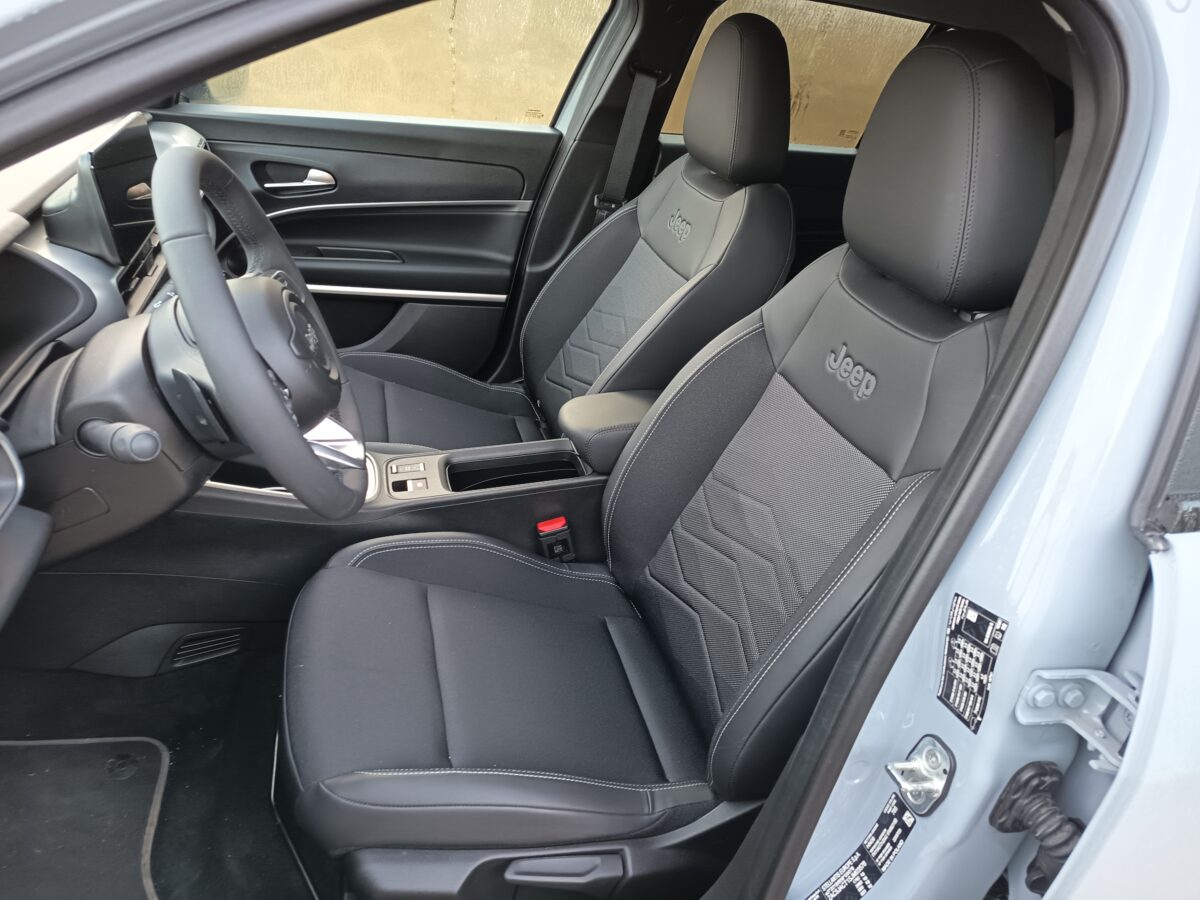 jeep-avenger-e-hybrid-110