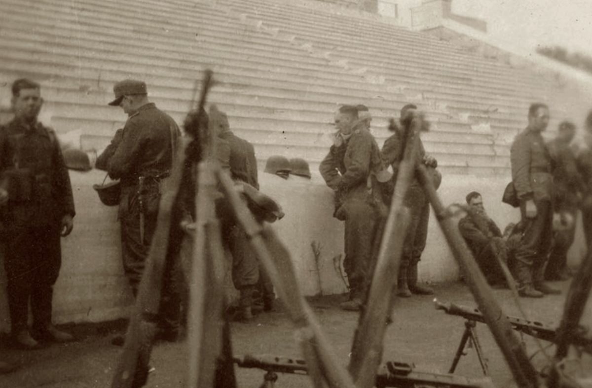 Δημοπρασία στο eBay με σπάνιες φωτογραφίες από την εκτέλεση των 200 στην Καισαριανή