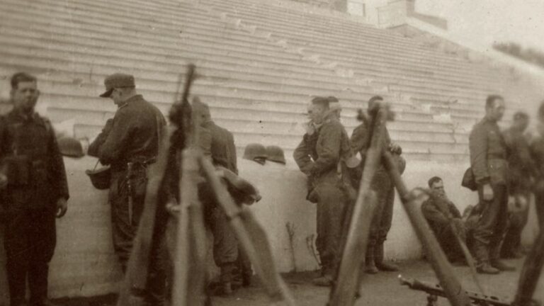 Δημοπρασία στο eBay με σπάνιες φωτογραφίες από την εκτέλεση των 200 στην Καισαριανή